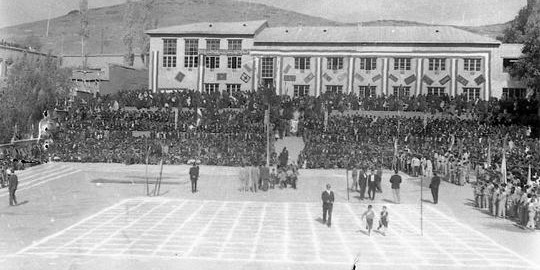 دبیرستان